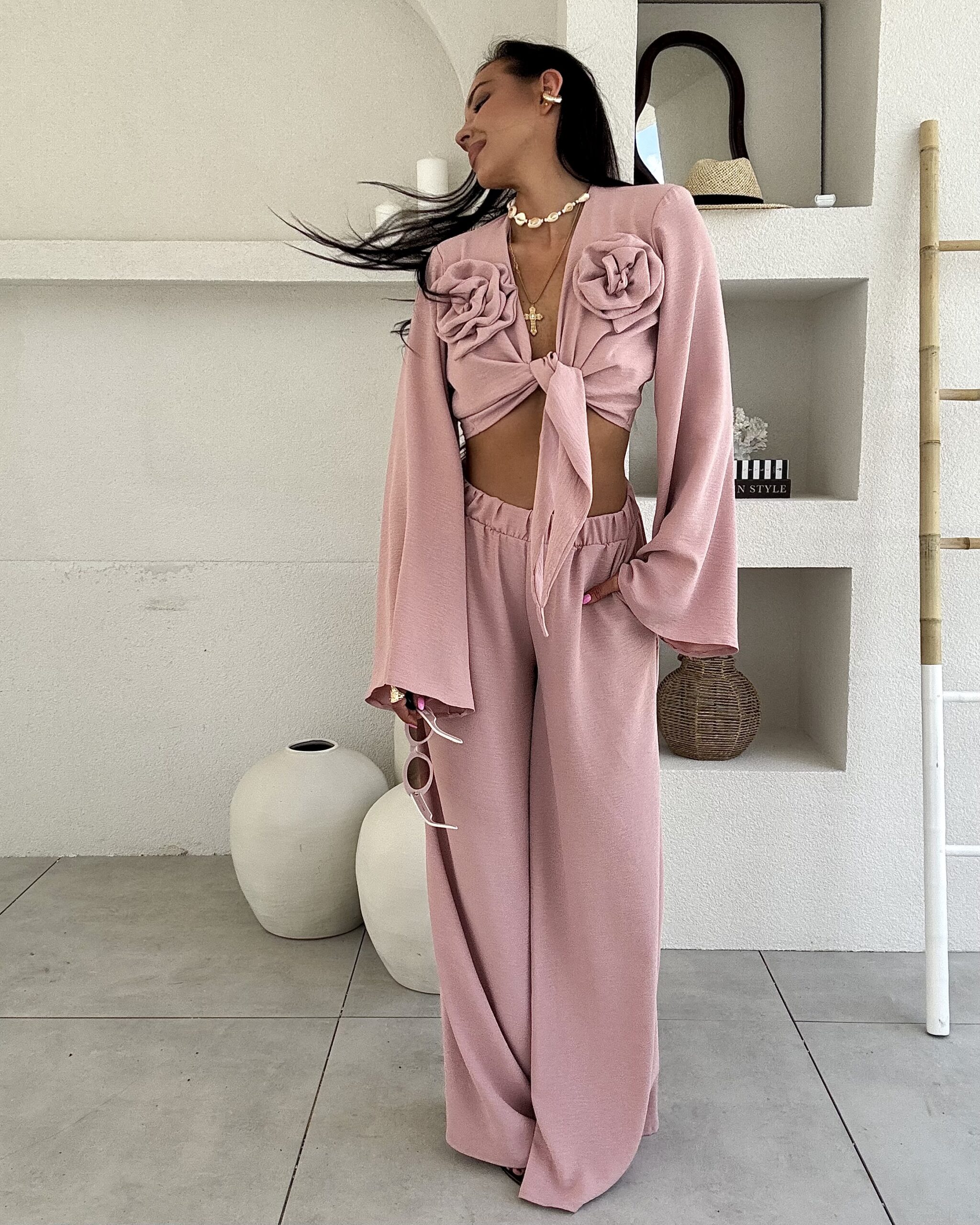 Komplet La Milla bluzka z różami i spodnie pudrowy róż