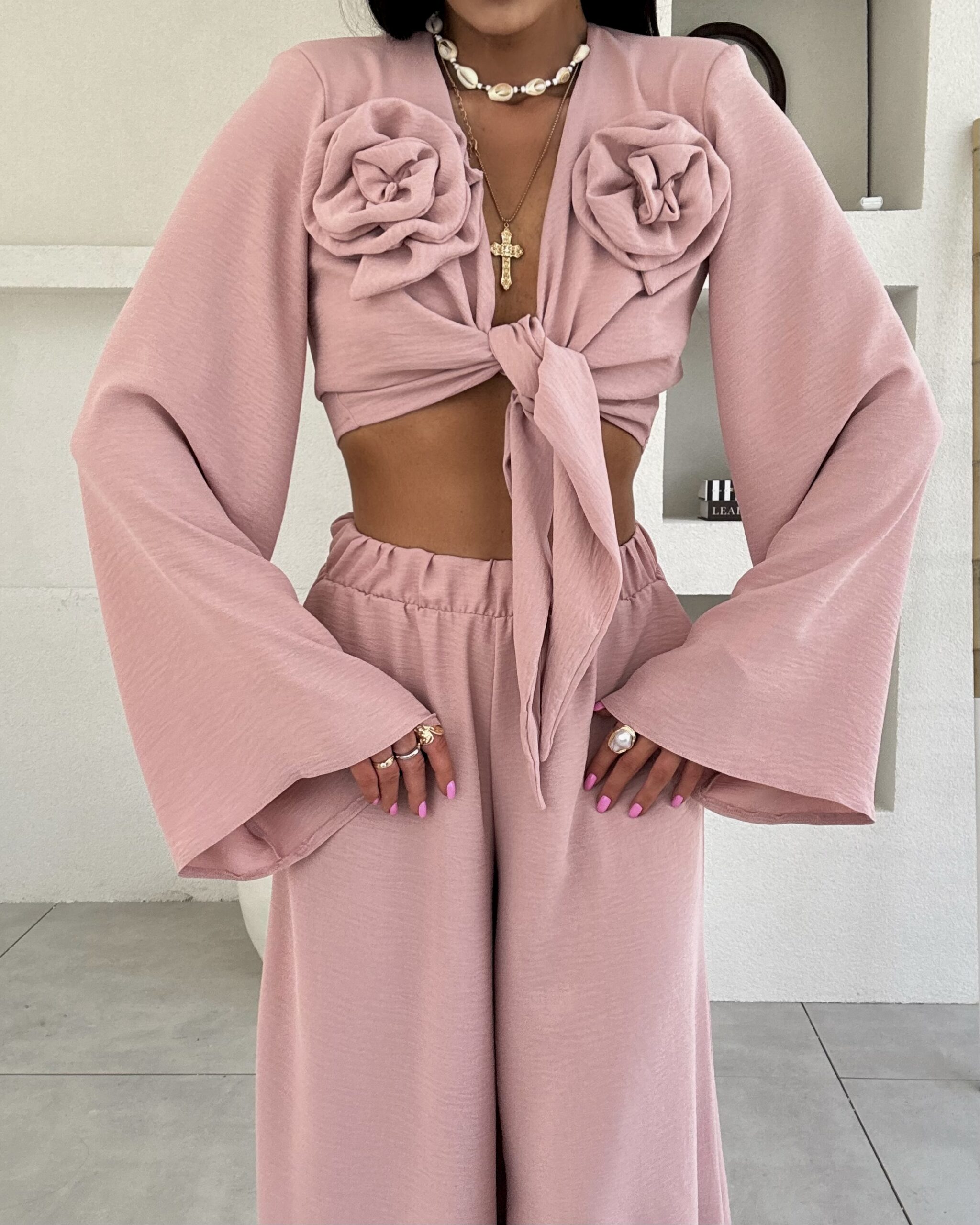 Komplet La Milla bluzka z różami i spodnie pudrowy róż