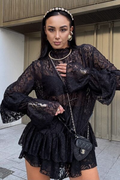 Bluzka koronkowa La Milla z półgolfem czarna i Koronkowe spódnico-spodenki La Milla czarne