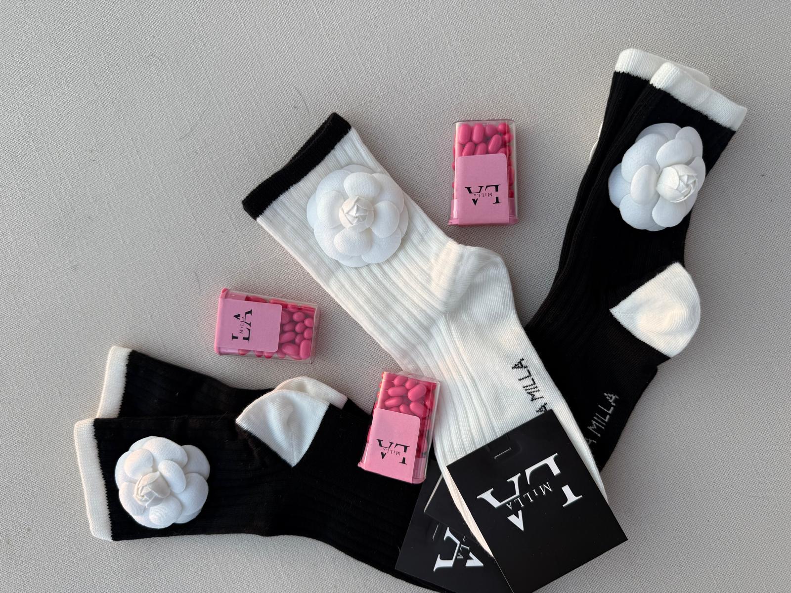 Skarpety La Milla z odpinanym kwiatkiem białe - obrazek 2