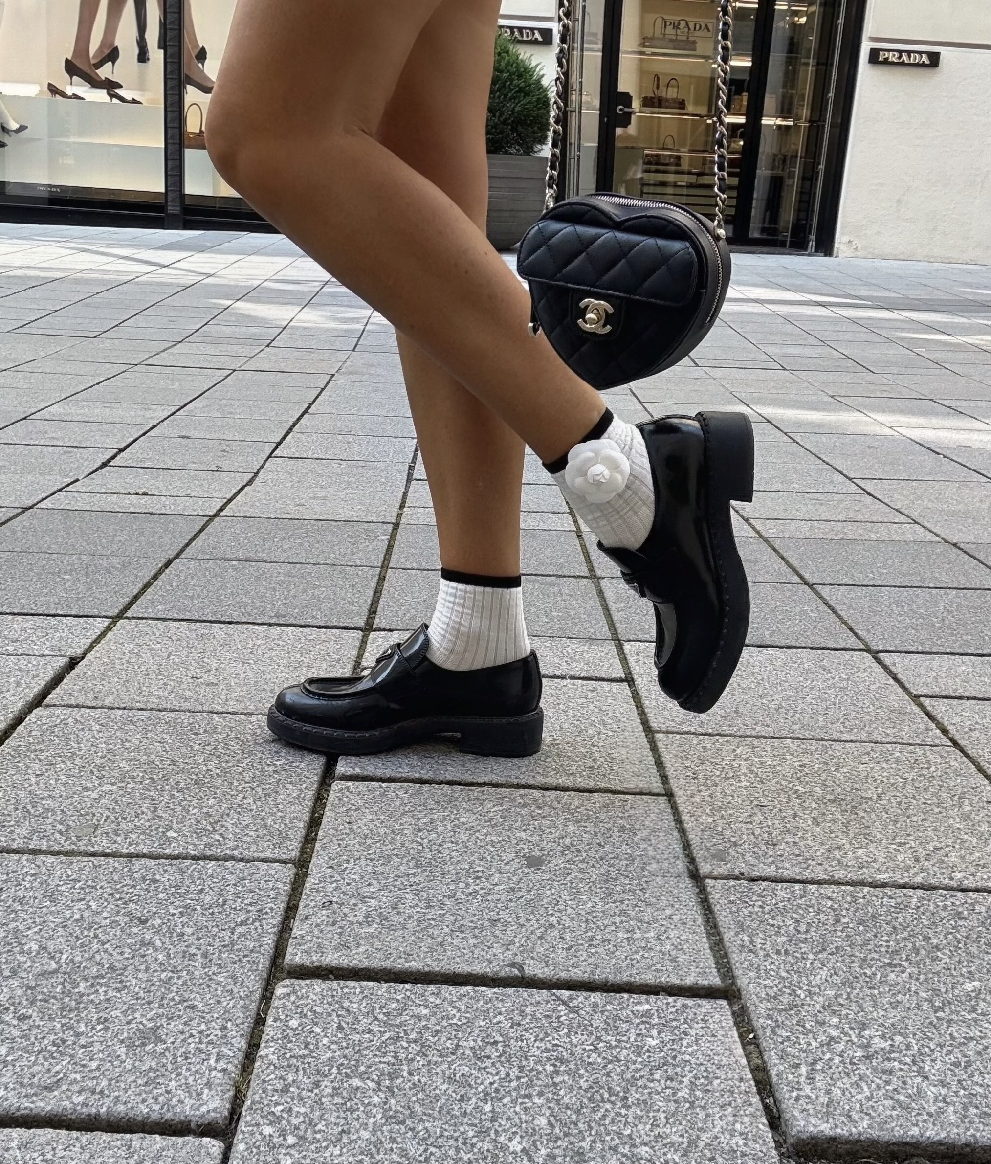 Skarpety La Milla z odpinanym kwiatkiem białe