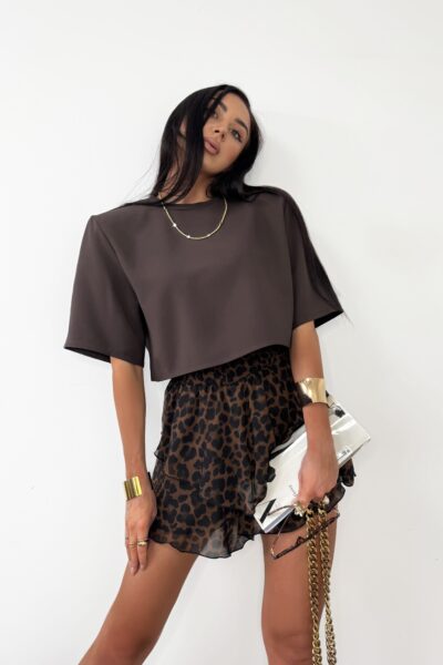 T-shirt pudełkowy La Milla czekoladowy i Spódnico-spodenki La Milla w panterkę fashionstory.com.pl