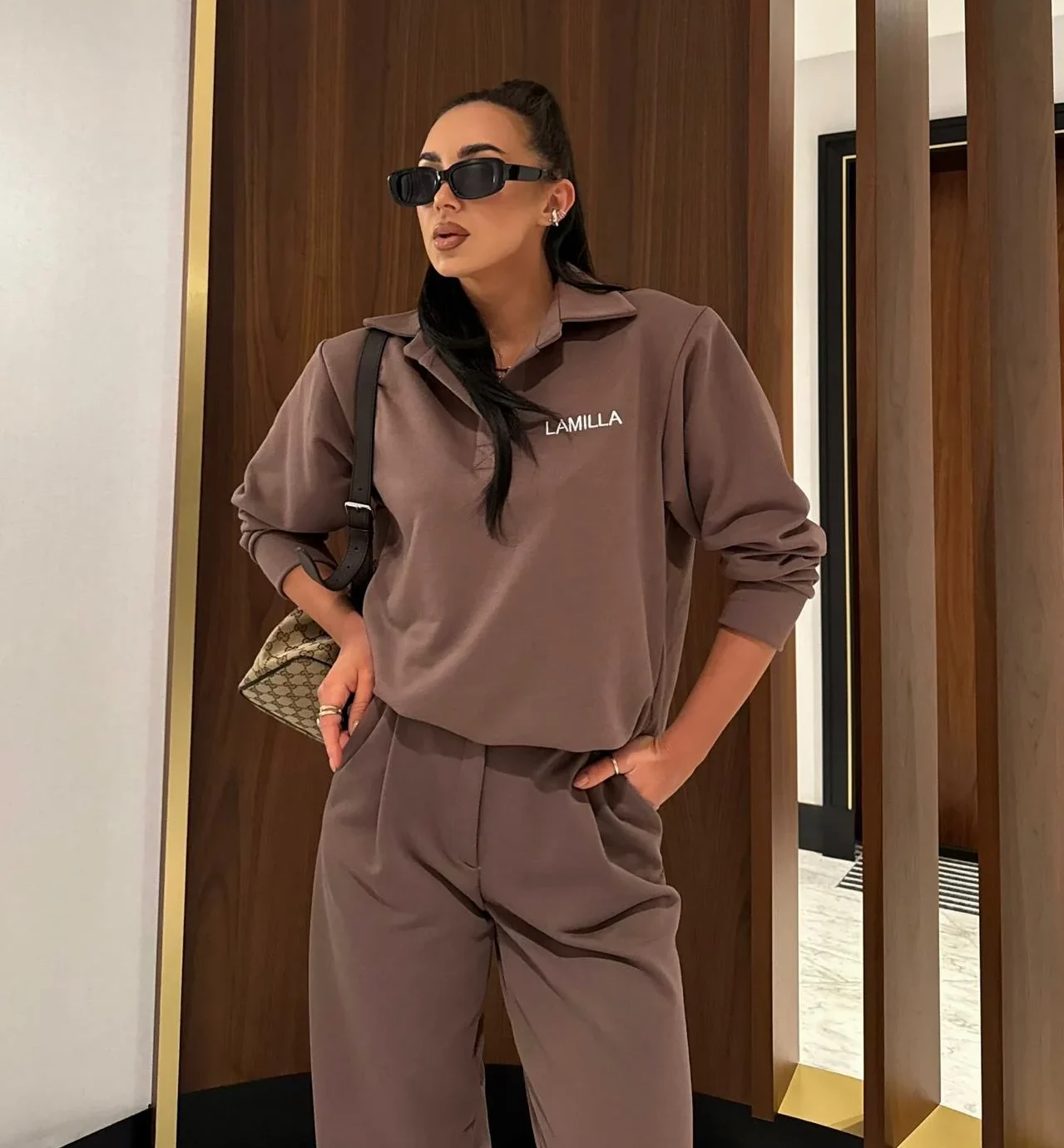 Bluza z kołnierzykiem La Milla czekoladowa