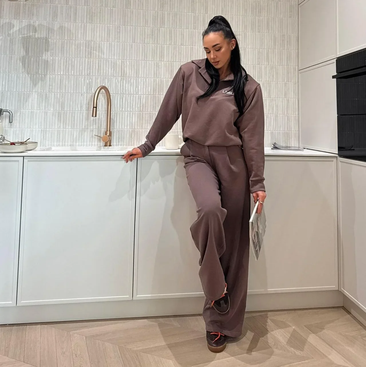 Bluza z kołnierzykiem La Milla czekoladowa - obrazek 4