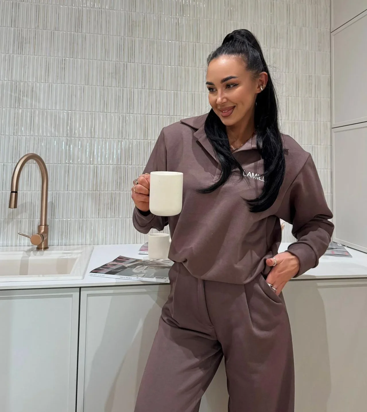 Bluza z kołnierzykiem La Milla czekoladowa - obrazek 3