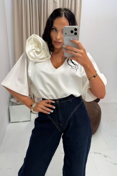 Bluzka La Milla z kwiatem śmietankowa